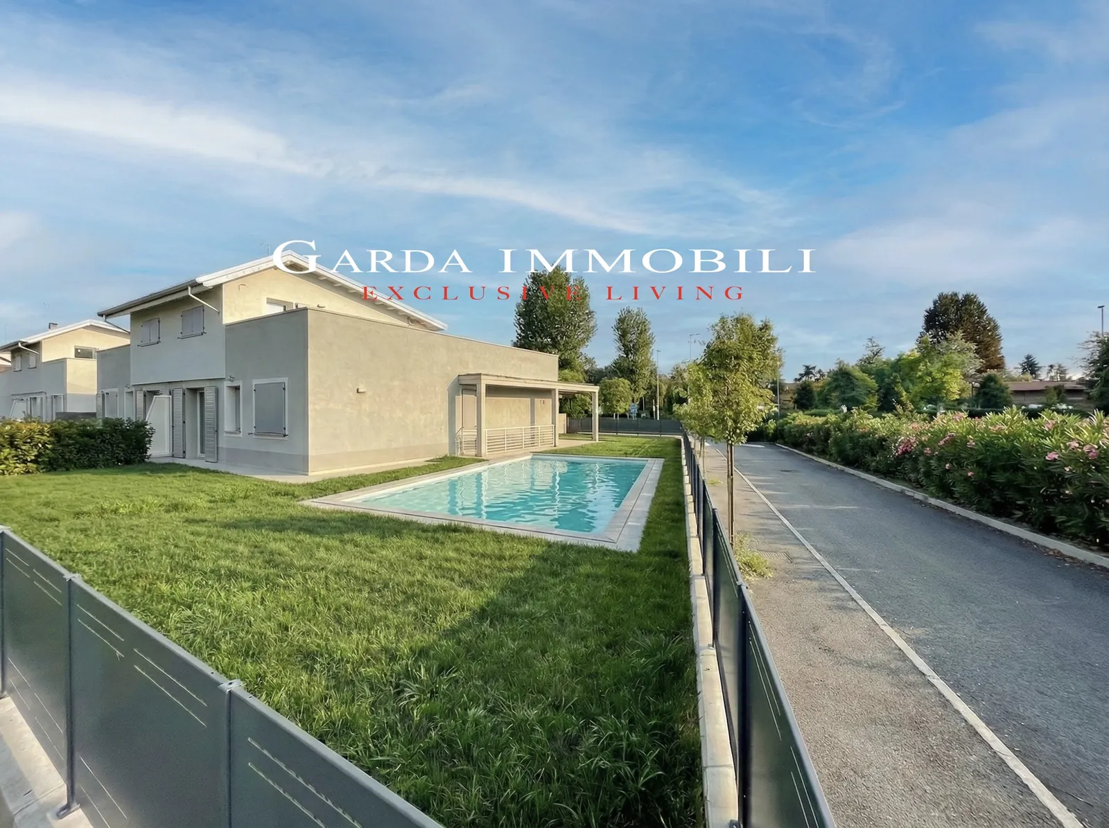 Sirmione Luxury Village — Villa con piscina e giardino privato