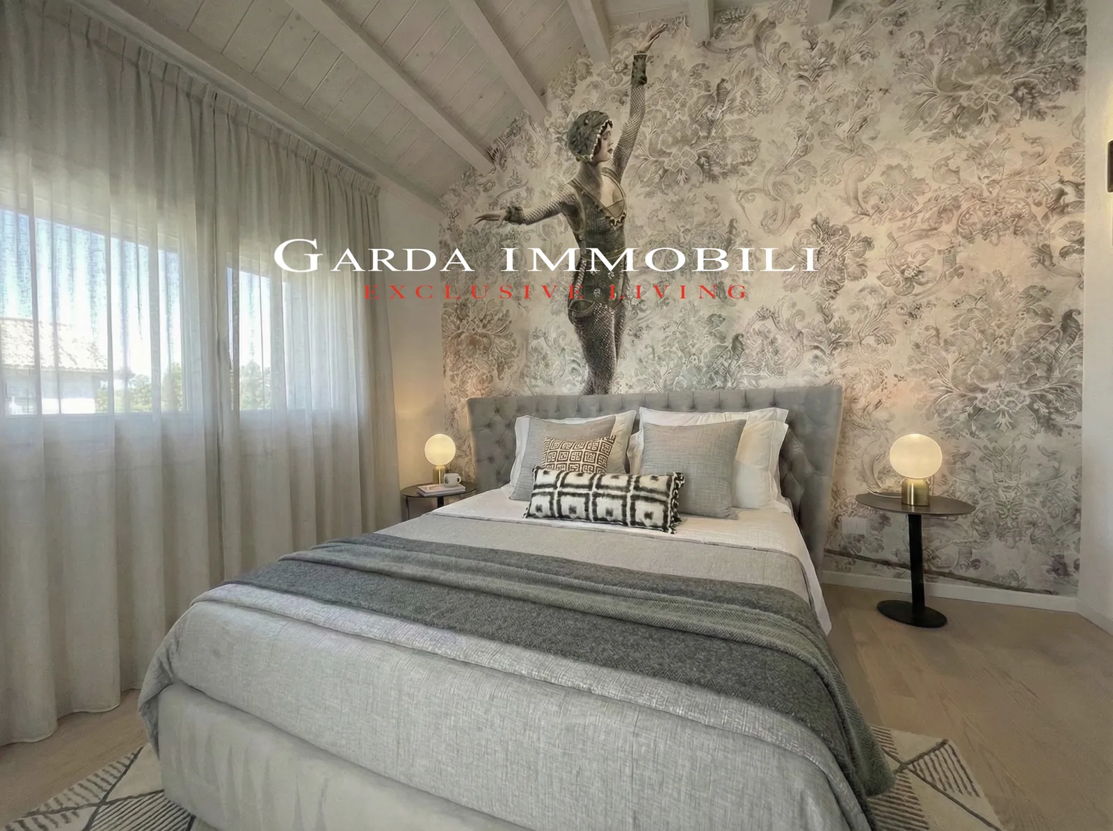 Sirmione Luxury Village — Camera padronale con parete attrezzata
